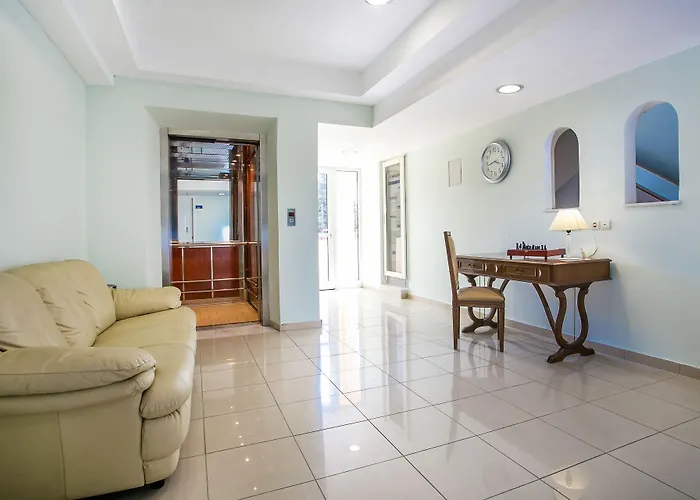 Mon Repos فندق فاليراكي